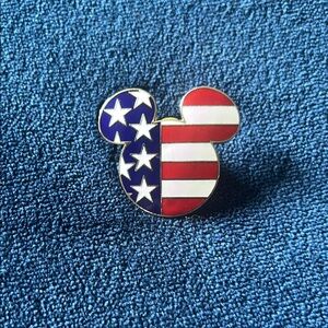 disney pin trading 2002 mickey mouse